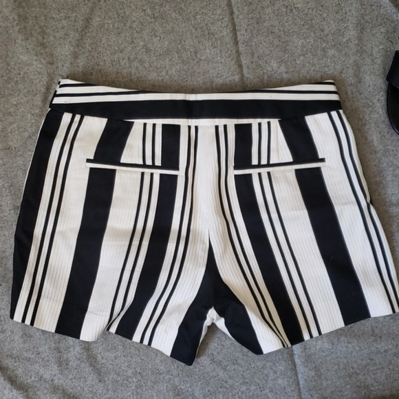 Theory black and white short - Picture 4 of 4